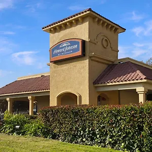 Howard Johnson By Wyndham Downtown Hotel